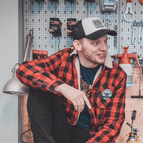 czapka z daszkiem motocyklowa czarno biała Check Flag