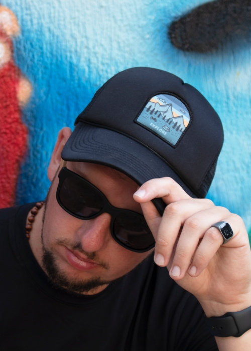czapka-trucker-czarna-explore.jpg